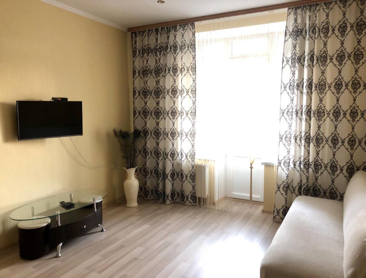 Apartment In The Center Cherkasy Exterior foto
